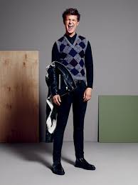 6 Killer Ways To Wear A Black Dress Shirt Without Looking Slick Gq Missguided women's white knitted cricket sweater dress. killer ways to wear a black dress shirt