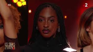 Ça n'a pas lieu d'être” : victime d'attaques racistes en plein concert,  Ebony appelle à la bienveillance dans un message poignant