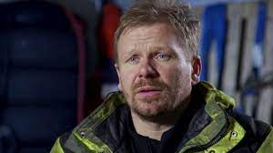 The mountain passes of norway are some of the most dangerous roads in all of europe.and when winter hits, the transport roads turn into treacherous bobsleigh tracks with trucks and cars skidding and sliding everywhere, blocking vital trade routes and in extreme cases, causing fatal accidents.but never fear, up and. Ice Road Rescue Tv Series 2015 Imdb