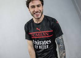 The kit, which includes red, yellow and green detailing, includes three little birds perched on the amsterdam cross on the shirts. Uc 0igwtclabsm
