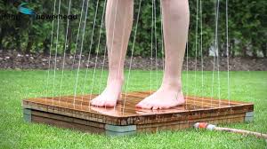 Die pfähle sollten mit einem vorschlaghammer etwa 50 cm tief in den boden getrieben werden. Die Einzigartige Gartendusche Youtube