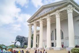 Objek wisata jatim park, khususnya area jatim park 2 selalu dibanjiri pengunjung setiap musim liburan tiba. Jatim Park 2 Rute Lokasi Harga Tiket Wahana