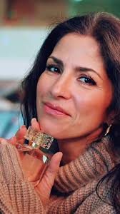 Mon L'BEL Gold: Fragancia floral de alta concentración