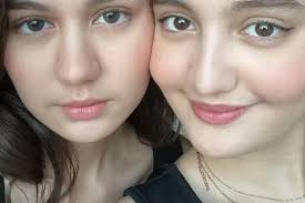 Pernah Membintangi Film Sinetron, Siapa nama Adik Zoe Abbas?