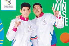 Diminutive radio and tv host mo twister recently tied the knot with angelika schmeing. Long Time Dream Coming True Philstar Com