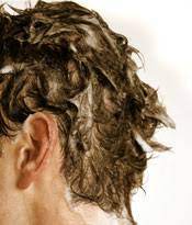 Ecco come trattarli e quali utilizzare per una chioma sana, purificata e luminosa. Capelli Grassi I Rimedi Davvero Efficaci Per I Capelli Unti