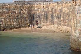 Amer is a town with an area of 4 square kilometres (1.5 sq mi) located 11 kilometres (6.8 mi) from jaipur, the capital of rajasthan. Sindhudurg Fort The Queen Used To Bathe Here Mapio Net