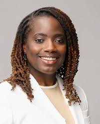 Dee Wilson's Instagram, Twitter & Facebook