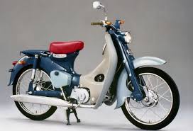 ホンダ スーパーカブ c125 発売 ウイングマークと 初代モデルをモチーフにしたフロントまわり えん乗り ホンダのバイク スーパーカブ カブ