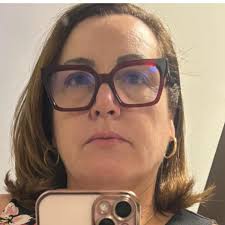 Esta es la sonrisa 😃 de un hombre que confía en su equipo y en que hoy no  perderá la cabellera. ¿O será risa nerviosa? 💇🏻‍♂️😅 #ExatlonEEUU || Mira  más contenido exclusivo