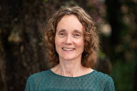 Sharon Foxwell's Instagram, Twitter & Facebook