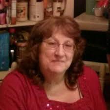 That's amazing! Honeybee makino making some wax flakes.lt takes 12 hrs for  one bee to make 8 flakes, It takes approximately 500,000 scales to make 1lb  of wax