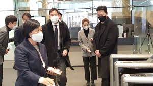 전지현과 정용진 처 사진 둘이 그런가요 내눈에는 정용진 처는 팔뚝이며 각잡힌 촌스러운 옷이며 그냥 일반인 싸모님 같아요 얼굴은. ë‹¨ë… ë„¤ì´ë²„ ì‚¬ì˜¥ ì°¾ì•„ê°„ ì •ìš©ì§„ ì´í•´ì§„ê³¼ ì ê³¼ì˜ ë™ì¹¨ ì¤'ì•™ì¼ë³´