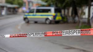 Am tag nach der tödlichen messerattacke in würzburg stehen für die polizei umfangreiche ermittlungen an. Qwo9vojuxyzarm