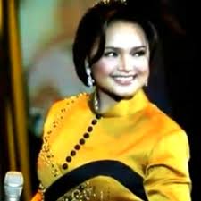 Menurut siti, segala perasaan mencabar vokalnya dan ia memerlukan beliau untuk memahami lirik sambil menyanyi. Dato Siti Nurhaliza Segala Perasaan Chord
