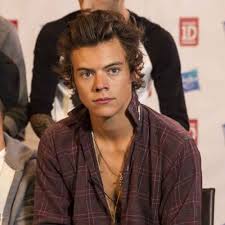 Harry styles completely changed his look and cut his hair short. 45 Harry Styles Haircut Styles For Every Direction Menhairstylist Com