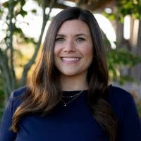 Lindsay Hambly's Instagram, Twitter & Facebook