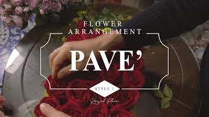 Warna bunga hydrangea tergantung pada susunan kimia dari tanah yang ditanam. Round Pave Arrangement Roses And Hydrangea Youtube