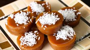 The kuih is a steamed rice cake made with tapioca flour and rice flour flavored with palm sugar and pandan, and eaten with grated coconut. Kuih Kosui Recipe Resepi Kuih Kaswi Youtube