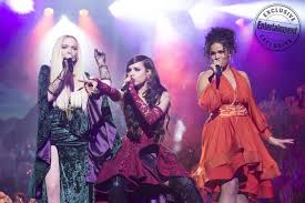 See The Hocus Pocus Stars All Grown Up And Celebrating The 25th Anniversary Dove Cameron Sofia Carson Dove Cameron Bikini