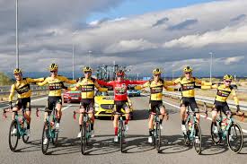 Roglic, segundo en el tour de 2020,. Inuteq Primoz Roglic Wins The Overall Classification Of La Vuelta 2020 With This Win The Team Concludes A Very Successful Road Cycling Season On Behalf Of The Inuteq Team Congratulations Proudpartner