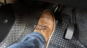 symptoms of a bad brake master cylinder