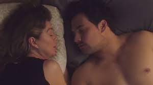 Télécharger et regarder grey's anatomy saison 15 vf episode 22 en streaming gratuit, meredith grey, fille d'un chirurgien très réputé, commence son. Grey S Anatomy Saison 15 Meredith Et Deluca Passent A L Etape Superieure Dans Le Teaser De L Episode 22 News Series A La Tv Allocine