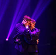 Die entertainer joko und klaas haben bei prosieben wieder freie sendezeit erspielt und sie diesmal genutzt, um stundenlang auf den pflegenotstand hinzuweisen. Pin On Joko Und Klaas