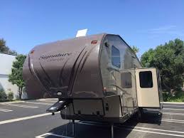 The rockwood signature fifth wheel models provide excellent light weight alternatives for most owners of 1/2 ton pick up trucks. 2013 Used Forest River Rockwood Signature Ultra 8281ws Fifth Wheel In California Ca