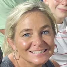 What non-alcoholic drink options are offered at the resort?