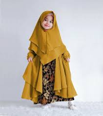 Busana muslim wanita seperti gamis, busana muslim kaftan, stelan rok, stelan celana panjang, rok muslim, aneka model jilbab, jilbab segi empat, jilbab instan, daleman. Model Baju Batik Muslim Anak Perempuan Terbaru Gaun Anak Perempuan Baju Fashion Muslim Gaun Bayi Perempuan