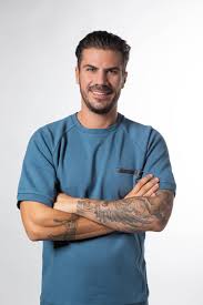Τι εξομολογηθηκε στη βικυ σταματη. O Akhs Petretzikhs Sto Bbc Tina S Mess