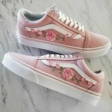 Boogzel apparel is an online boutique featuring aesthetic clothing, egirl aesthetics, grunge style, pastel and artsy outfits. Embroidery Aesthetic And Pastel Image 6761286 On Favim Com