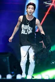 Wow Those Muscles Says It All Onew Definitely Have A Beautiful Body Shinee Shinee Onew Shinee Debut