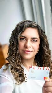 Todos queremos ganar más dinero para irnos de viaje o comprarnos algo. Y si  te digo que con solo recomendar una tarjeta de crédito podrías generar más  dinero? SI, solo Plata Card lo hace posible. ...