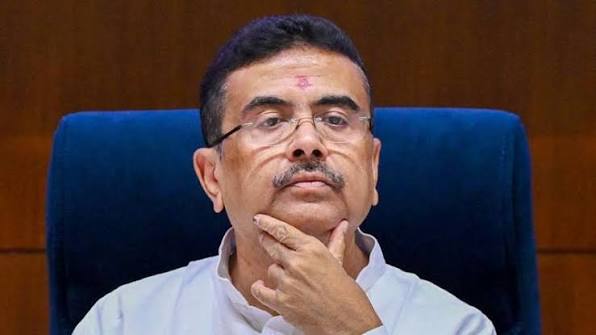 BBC - पश्चिम बंगाल: सीएम शुभेंदु अधिकारी के हेलीकॉप्टर की इमरजेंसी लैंडिंग  हुई - https://bbc.in/3TOrygA | Facebook