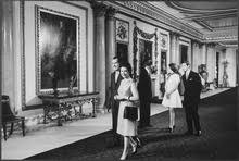 There's no denying that buckingham palace is the queen's most famous residence thanks to its sheer size and grandeur. Buckingham Palace Wikipedia