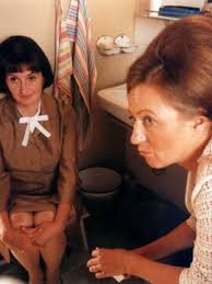 Danielle žila 6 let v místnosti o velikosti šatní skříně. Byla vyhublá na  kost, neuměla mluvit a na své zachránce vrčela