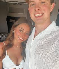 ava burton (@avaburtonnn) • Instagram photos and videos