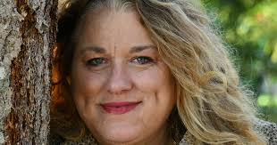 Rae Gordon's Instagram, Twitter & Facebook