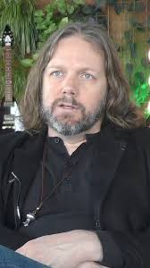 🎤🌟 Relive the Early Days with The Black Crowes! 🌟🎤Rich Robinson of The  Black Crowes reminisces about the band's early days in Athens, Georgia,  where they were huge fans of R.E.M. Hear about the ...