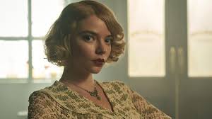Para aqueles que não viram, conta a história de uma linda mulher idosa, com doença de alzheimer, em estágio avançado, que estava internada numa clínica. Anya Taylor Quem E A Atriz Principal De O Gambito Da Rainha Dci