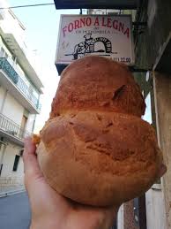 In questa ricetta andremo a seguire quello che è il disciplinare del pane di altamura. Alla Scoperta Del Pane Di Altamura I Panifici Da Non Perdere In Citta
