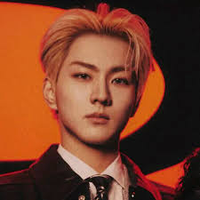 The bettor has the advantage of viewing all the hands.