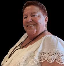 Sandra Rives's Instagram, Twitter & Facebook