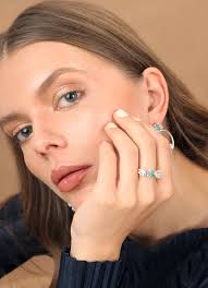 Anillo Lirio de Agua Plata y Esmeralda.