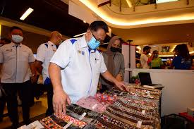 Perlindungan perlembagaan persekutuan bagi negeri sabah dan sarawak kewujudan perlembagaan adalah untuk melindungi hak rakyat dan wilayahnya. Portal Rasmi Kpdnhep Kpdnhep Sabah Main Peranan Besar Bantu Kerajaan Negeri