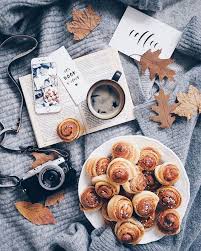 I can't imagine all the work behind all this ! Fall And Autumn Aesthetic Cinnamon Rolls Book Leaves Olympus Camera Tea Olympuscamera Olympusdigitalcameras Autumn Photography Pumpkin Spice Flatlay
