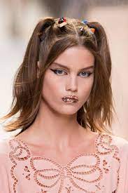 The 90s Hair Trend That S Back In A Big Way 90s Hairstyles Aesthetic Hair Hair Trends