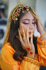 Santa Cruzan Reyna Mora 👑💛👑💛 Make up by Iza Rafanan Asuncion Hair by  Bea Fernandez